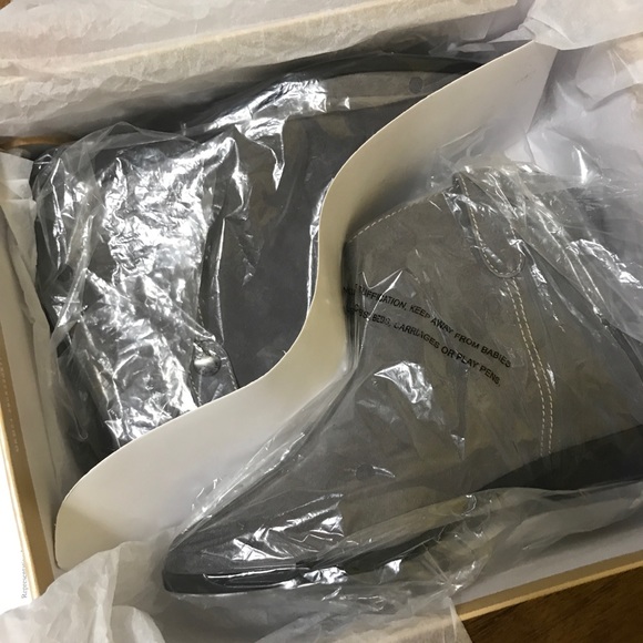 Michael Kors Ashton Booties - Picture 1 of 5